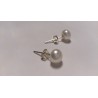 Small pearl stud