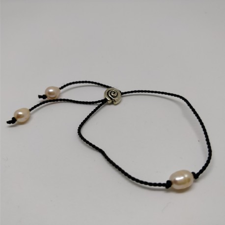 Silky braclet with pearls