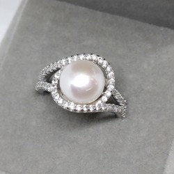 Lovely, ring