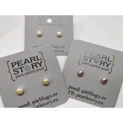 Very small pearl stud