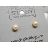 Very small pearl stud